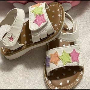 sandals used 5 times at most, practically new.